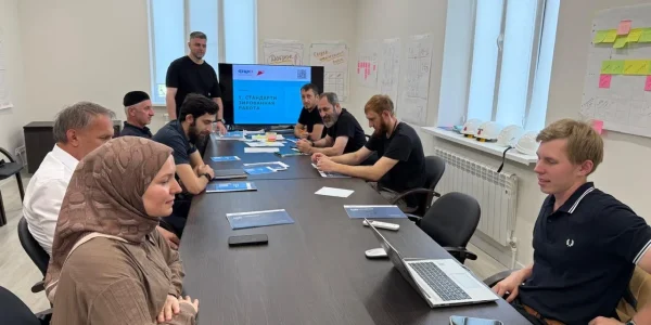 <strong>Визит сотрудников Минэкономтерразвития ЧР<br>в ООО «Грозстройкерам»</strong>